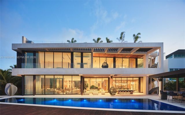 1413 N Venetian Way, Miami, FL 33139