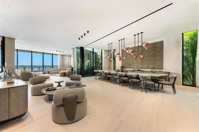 1413 N Venetian Way, Miami, FL 33139