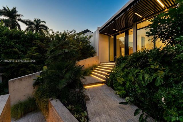 1413 N Venetian Way, Miami, FL 33139