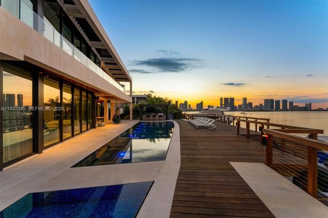 1413 N Venetian Way, Miami, FL 33139