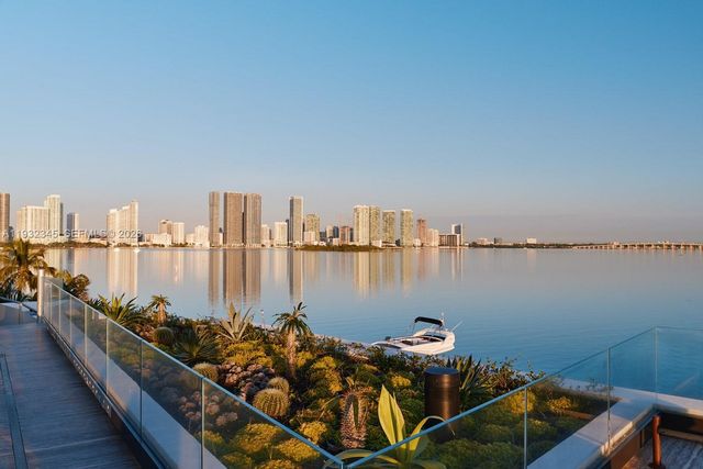 1413 N Venetian Way, Miami, FL 33139