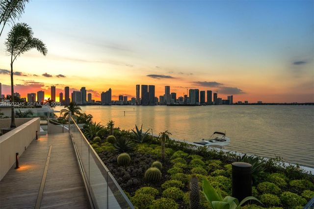 1413 N Venetian Way, Miami, FL 33139