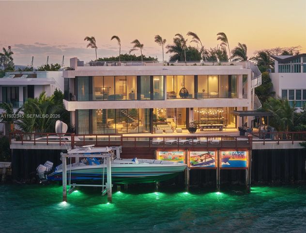 1413 N Venetian Way, Miami, FL 33139