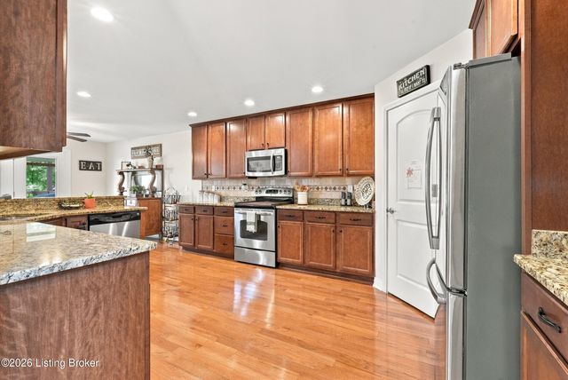 11003 Kaufman Farm Dr, Louisville, KY 40291