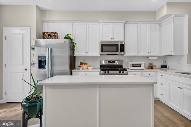 25 SIDNEY LN, Stratford, NJ 08084