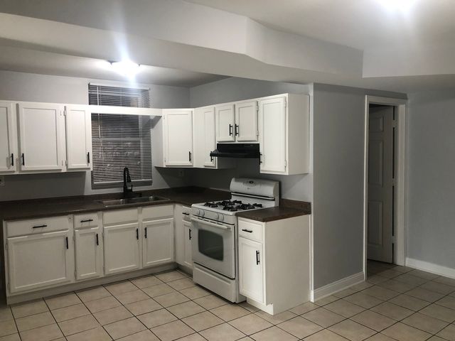 3011 N Kedzie Avenue 1st, Chicago, IL 60618