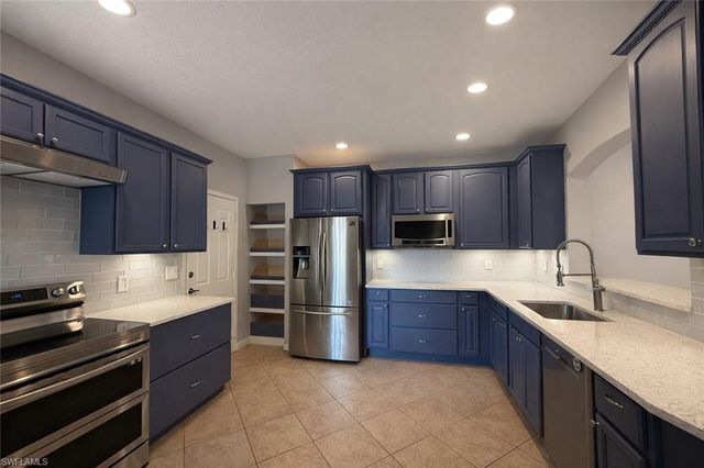 9762 Roundstone CIR, Fort Myers, FL 33967