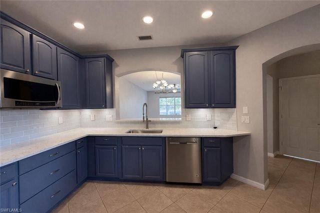 9762 Roundstone CIR, Fort Myers, FL 33967