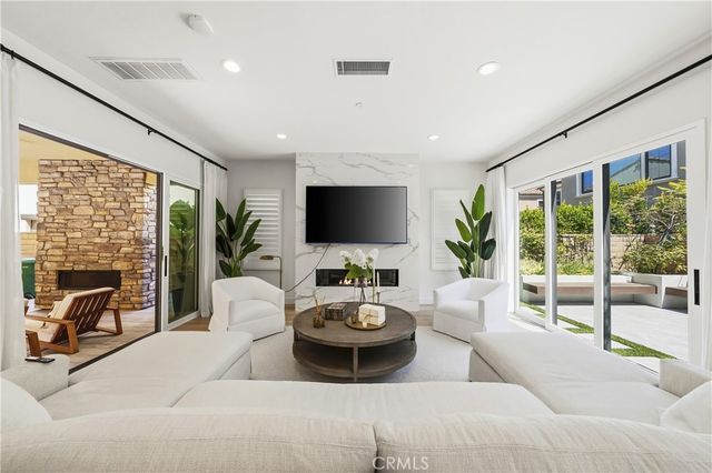 123 salt spring, Irvine, CA 92602