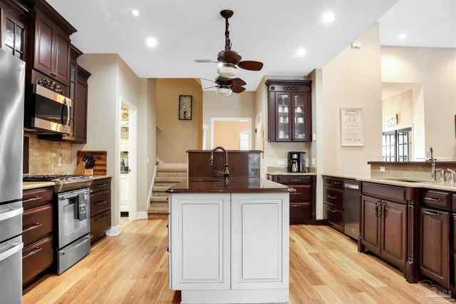 2443 Bowling Green Way, Cantonment, FL 32533