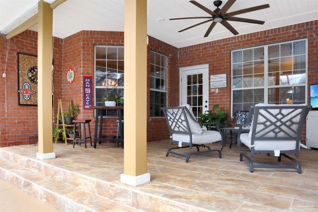 2443 Bowling Green Way, Cantonment, FL 32533