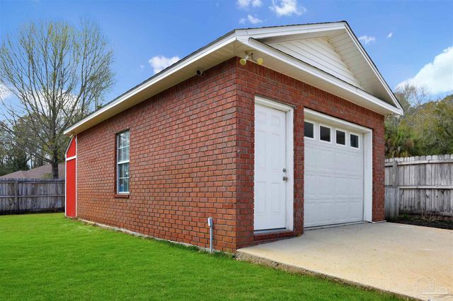 2443 Bowling Green Way, Cantonment, FL 32533