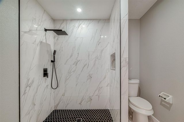 3407 Coachlight Lane, Baytown, TX 77521