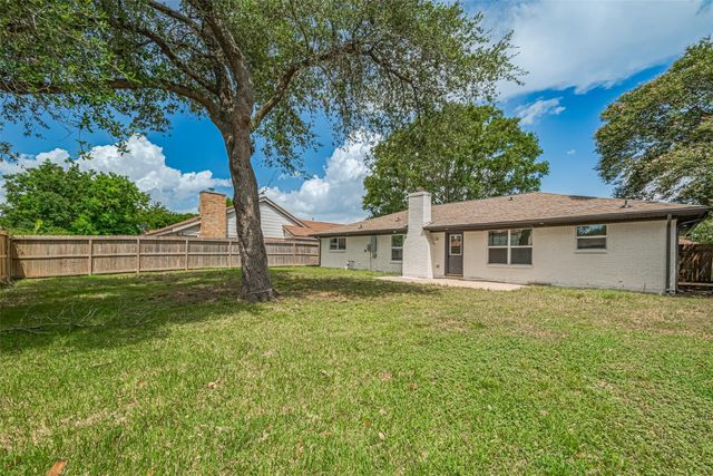 3407 Coachlight Lane, Baytown, TX 77521