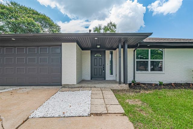 3407 Coachlight Lane, Baytown, TX 77521