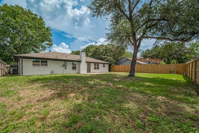 3407 Coachlight Lane, Baytown, TX 77521