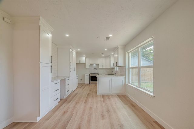 3407 Coachlight Lane, Baytown, TX 77521