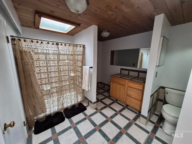1824 Everett St, Caldwell, ID 83605