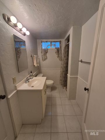 1824 Everett St, Caldwell, ID 83605