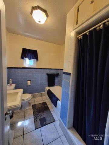 1824 Everett St, Caldwell, ID 83605