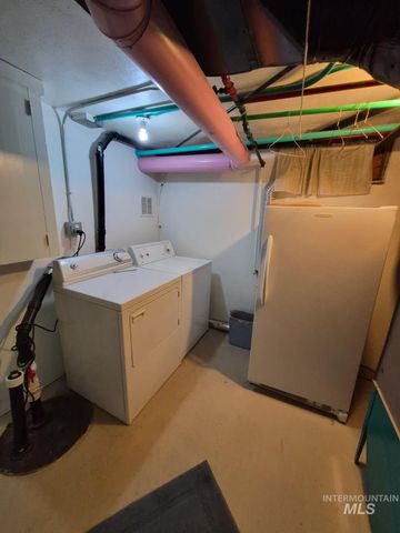 1824 Everett St, Caldwell, ID 83605