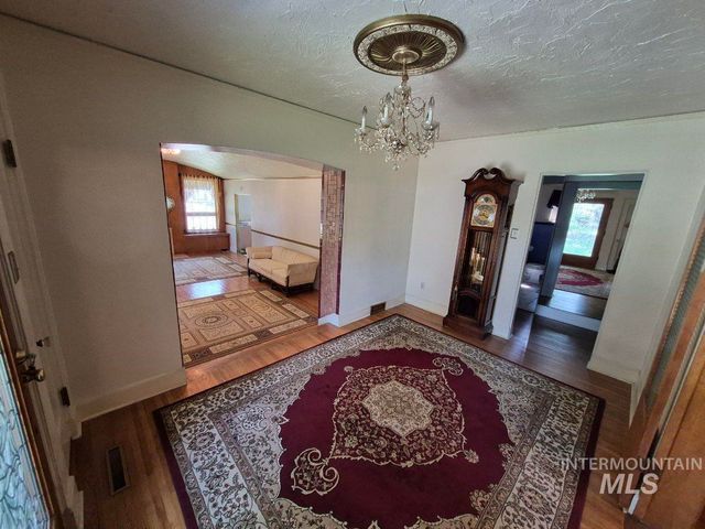 1824 Everett St, Caldwell, ID 83605