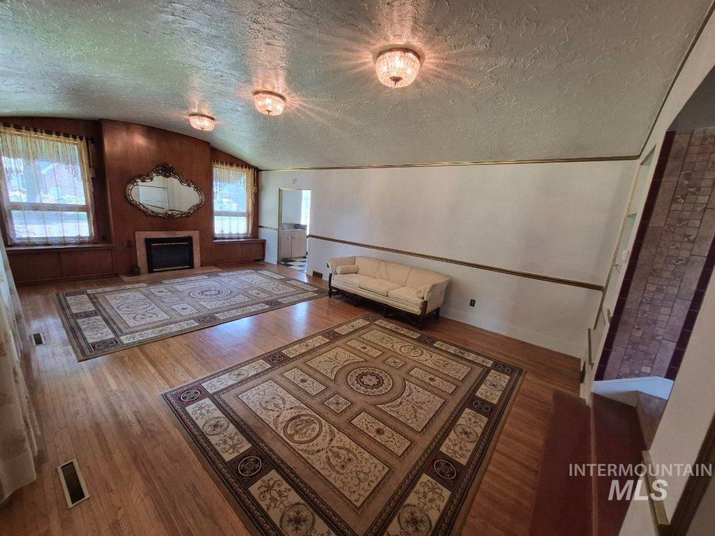1824 Everett St, Caldwell, ID 83605 photo 4