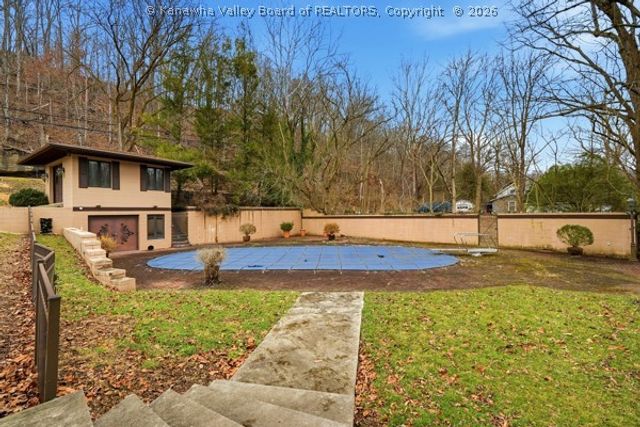 1329 Pennsylvania Avenue, St Albans, WV 25177