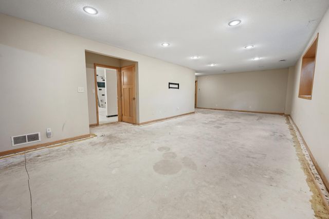 40 86th Street NW, Rice, MN 56367