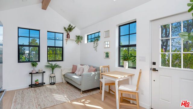 6763 Case Avenue, North Hollywood (los Angeles), CA 91606