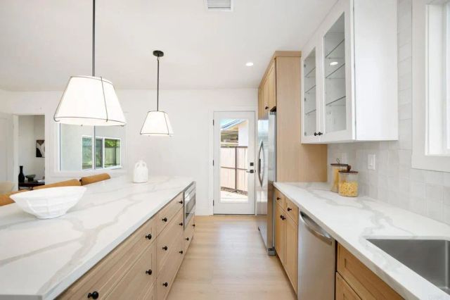 18438 Los Alimos St, Northridge, CA 91326