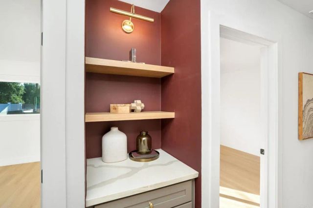 18438 Los Alimos St, Northridge, CA 91326