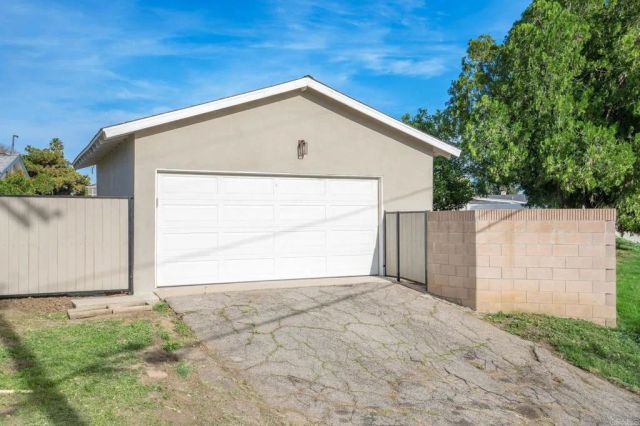 18438 Los Alimos St, Northridge, CA 91326