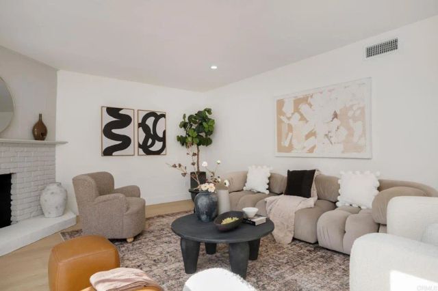 18438 Los Alimos St, Northridge, CA 91326