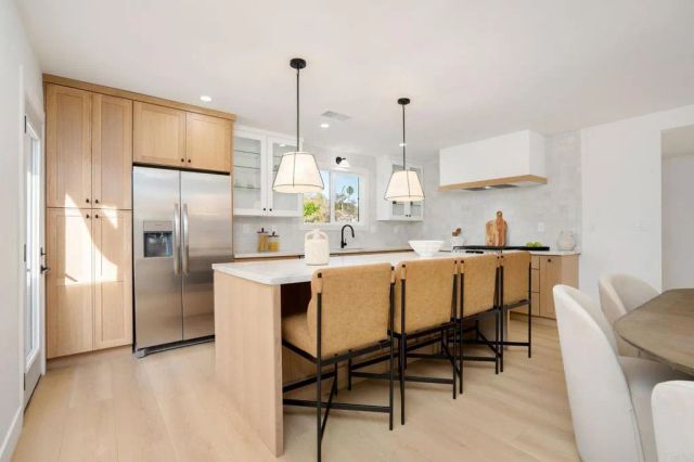 18438 Los Alimos St, Northridge, CA 91326