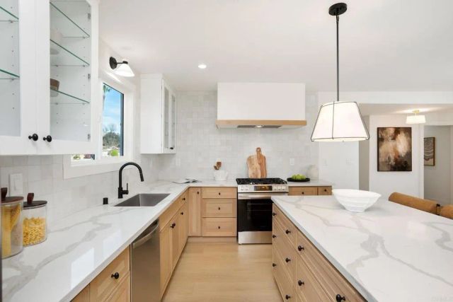 18438 Los Alimos St, Northridge, CA 91326