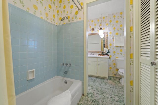 1804 Hemit AVENUE, Waukesha, WI 53189