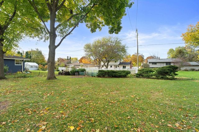 1804 Hemit AVENUE, Waukesha, WI 53189