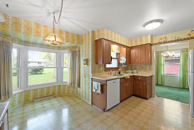 1804 Hemit AVENUE, Waukesha, WI 53189