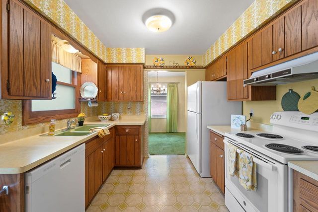 1804 Hemit AVENUE, Waukesha, WI 53189