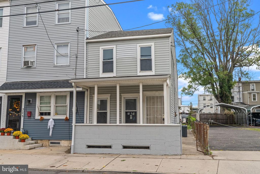 Image 1 of property listing at 327 MERCER ST, Gloucester City, NJ 08030