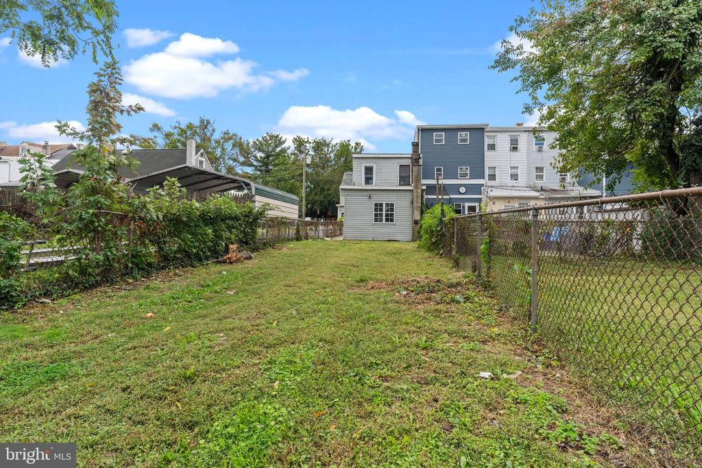 Image 2 of property listing at 327 MERCER ST, Gloucester City, NJ 08030