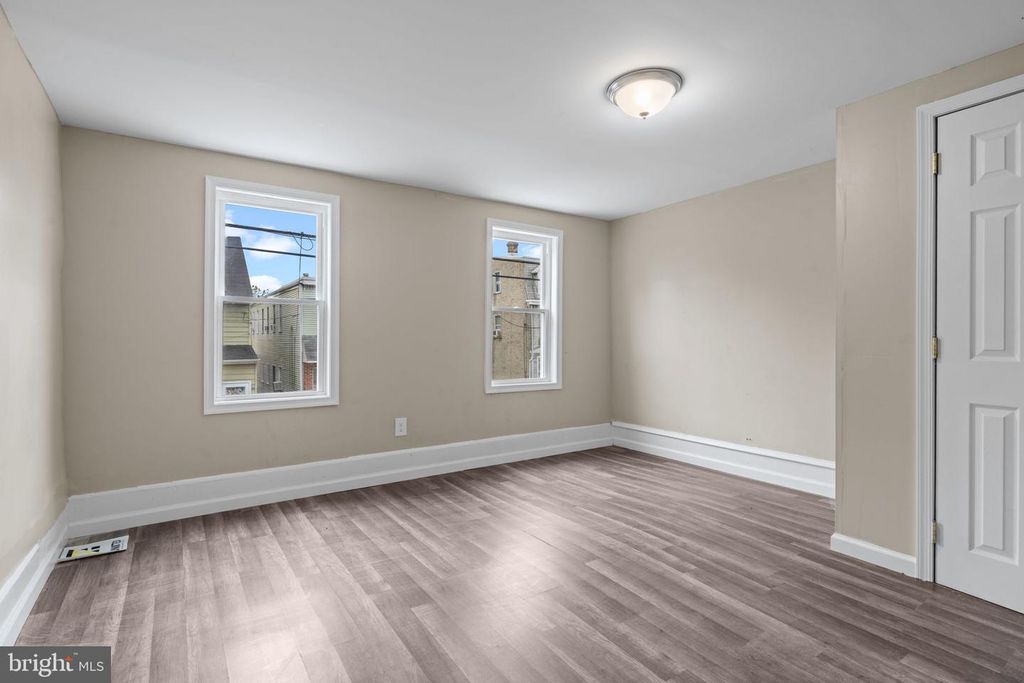 Image 3 of property listing at 327 MERCER ST, Gloucester City, NJ 08030