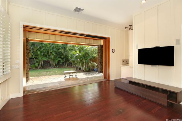 1116 Kealaolu Avenue, Honolulu, HI 96816