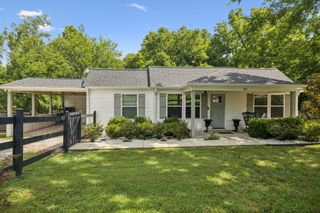 813 Lonnie St, Columbia, TN 38401