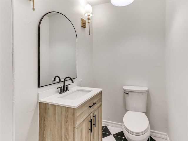 1804 Guilford Lane, Nichols Hills, OK 73120
