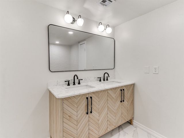 1804 Guilford Lane, Nichols Hills, OK 73120