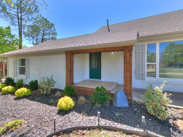 1804 Guilford Lane, Nichols Hills, OK 73120