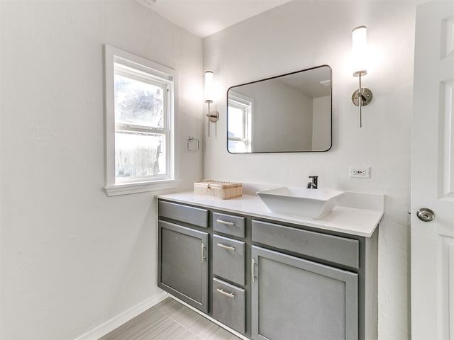 1804 Guilford Lane, Nichols Hills, OK 73120