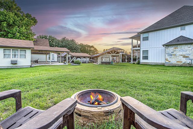 401 Lake Point DR, Horseshoe Bay, TX 78657